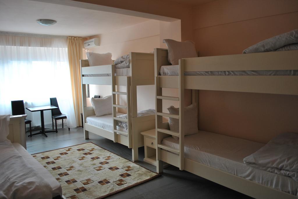 بوخارست Vogue Hostel الغرفة الصورة