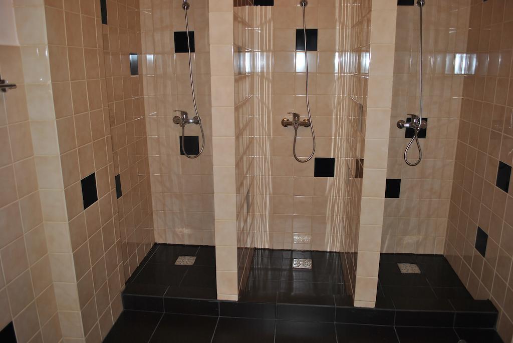 بوخارست Vogue Hostel الغرفة الصورة